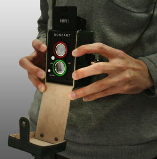 二眼レフ風デジカメ「BONZART AMPEL」に革ケースが登場 - 女子カメ Watch