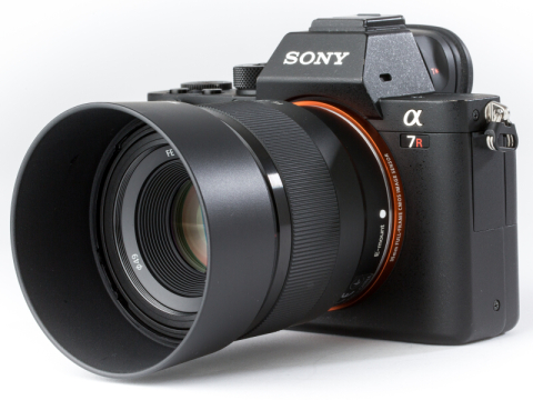 交換レンズレビュー：ソニーのフルサイズミラーレス版“撒き餌レンズ”の