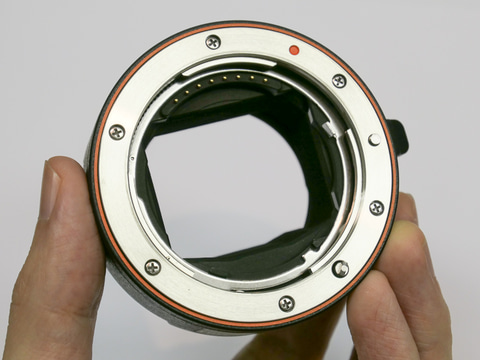 ソニー、AFカップリング&絞り駆動レバー搭載のAマウントアダプター「LA