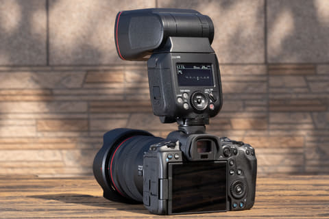新製品レビュー：キヤノンのリチウムイオンバッテリー採用ストロボ