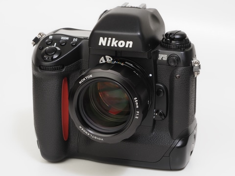 赤城耕一の「アカギカメラ」 第70回：“ガチャガチャ”できる最新レンズ