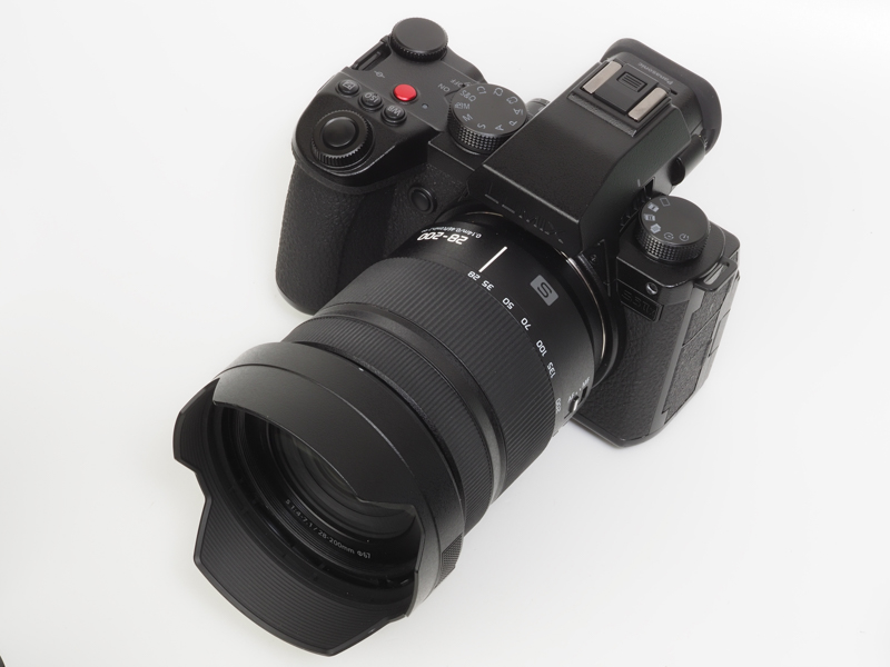 赤城耕一の「アカギカメラ」 第94回：最新の「LUMIX S 28-200mm F4-7.1