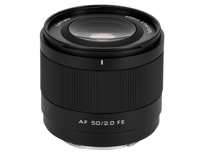 Viltroxの標準AF単焦点レンズ「AF 50mm F2.0 AIR」。205gの軽量設計