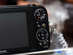 富士フイルム、HD動画記録対応3Dデジカメ「FinePix REAL 3D W3」の発表