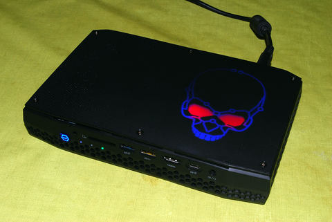 Intel HADES CANYON NUC8I7HVK」レビュー - GAME Watch