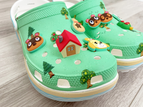 どうぶつの森」クロックスを発売前に入手！ かわいさや使い心地を