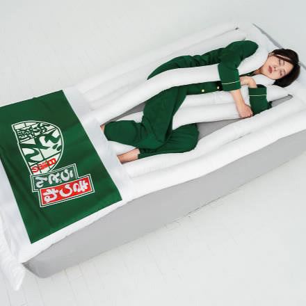 日清のどん兵衛「ふっくらおあげ布団」「鬼かき揚げピアス」など