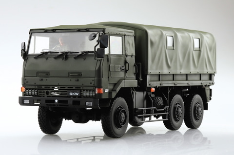 自衛隊の汎用大型トラック「3 1/2tトラック」が1/35スケールの