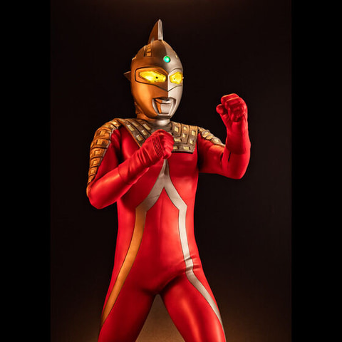 両目＆ビームランプの発光ギミックを搭載した「Ultimate Article