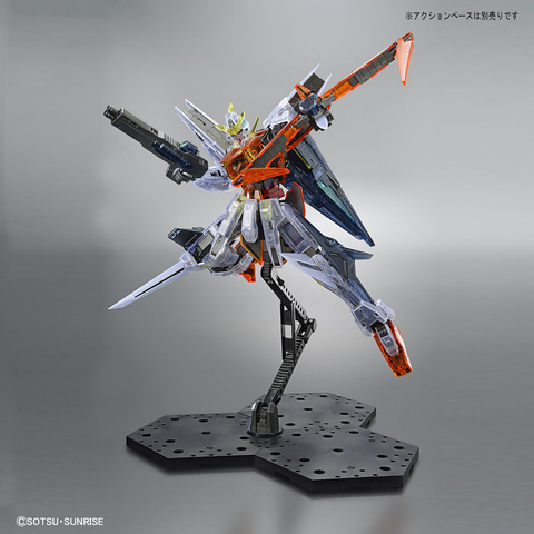 MG ガンダムキュリオス」にクリアカラー版が登場！ ガンダムベースにて