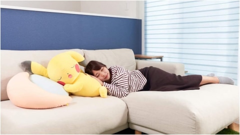 幅約74cmのビッグサイズぬいぐるみ「ポケモン すやすやフレンド おうち