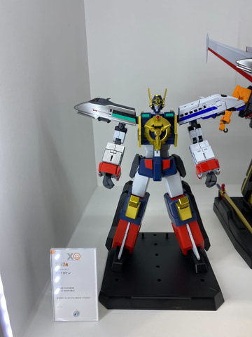 勇者特急マイトガイン」に登場する機体3種と合体した姿「The合体