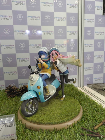 ゆるキャン△」より、なでしこと志摩リンのフィギュアが「PRISMA WING