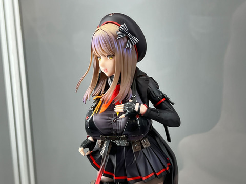 NIKKE」よりエマとギロチンの1/7スケールフィギュアが登場！ フリュー