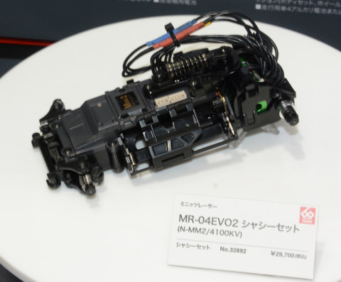 京商のミニッツ新シャーシ「MR-04EVO2」は、モーターの回転数の感知や