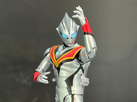 ウルトラマンティガ」より真骨彫製法で「イーヴィルティガ」が予約開始