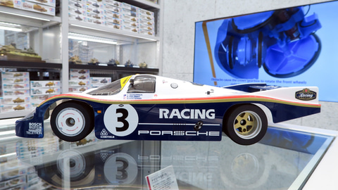 特別企画】【タミヤ撮り下ろし】「1/10RC ポルシェ 956」、圧倒的性能