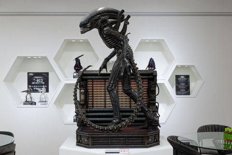 生々しい色艶を帯びた「ビッグチャップ ゼノモーフ」が圧巻の造形で