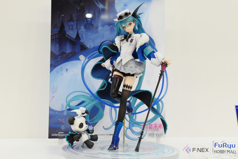 異なる魅力をもつ2つの「初音ミク」を展示！様々な美少女フィギュアを