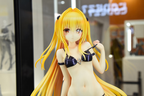 ユニオンクリエイティブブースは刺激MAX！「To LOVEる」水着フィギュア