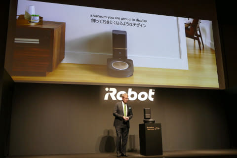 D型形状となった「ルンバ s9+」。吸引力40倍で部屋の隅まで掃除