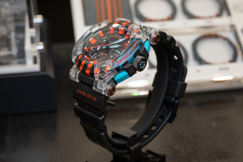 G-SHOCK、アマゾンの毒ガエルを表現した30周年フロッグマン - Impress