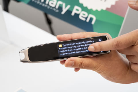 ボタン操作なしで会話ができる翻訳機「iFLYTEK Smart Translator