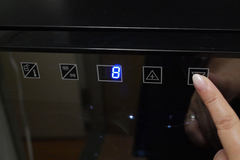 家電製品ミニレビュー】横置きだから設置しやすい! ワインを美味しく