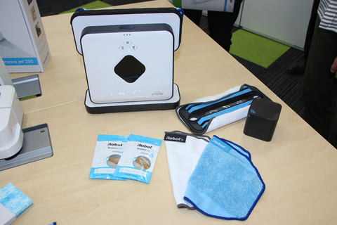 床拭きロボット「ブラーバ」に専用洗剤付きの新モデル ～価格は