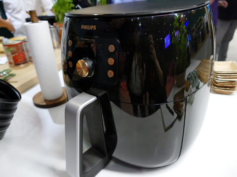 IFA 2019】フィリップス、「新型ノンフライヤー」「いびき防止バンド