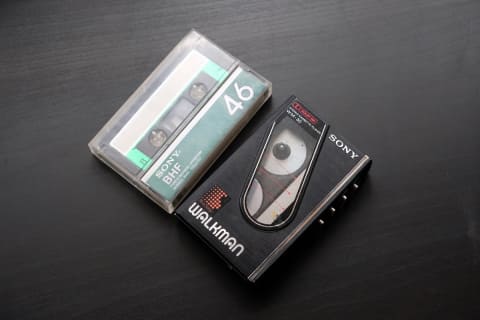 思い出家電】ソニーのカセットテープウォークマン「WM-30」 - 家電Watch