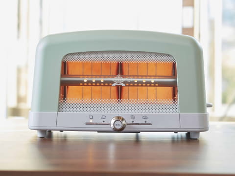 アラジンのポップアップトースター登場。ガラス窓で焼き具合が見える