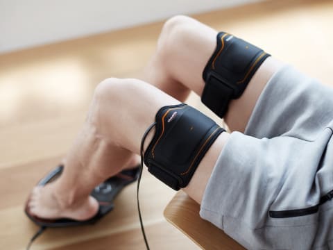 自宅でウォーキング感覚、足をのせるSIXPAD「Foot Fit Plus 2」 - 家電