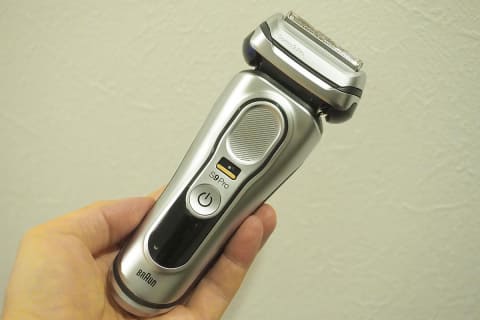 ブラウン、「夕方ヒゲ」防ぐ深剃りの最上位シリーズ 9Pro。充電ケース