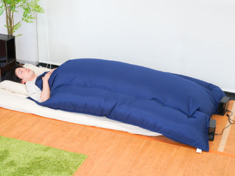 サンコー、夏の寝苦しさを解消するファン付き掛け布団 - 家電 Watch