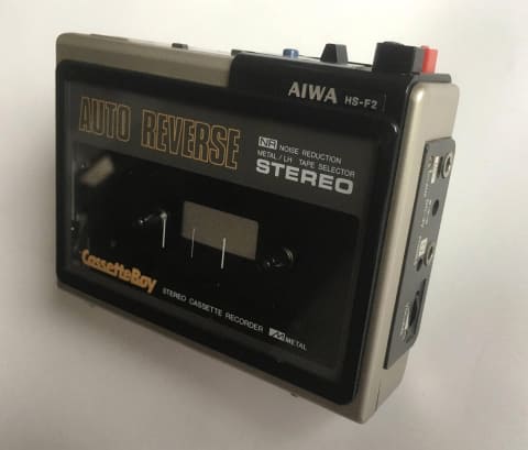 思い出家電】オートリバース搭載! アイワのカセットボーイ「HS-F2
