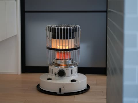 トヨトミの定番ストーブに新色グレージュ - 家電 Watch