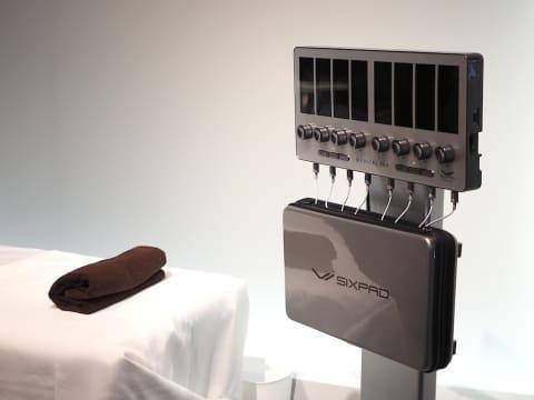 SIXPAD、ジェル不要な巻くだけトレーニングEMS 初の腰専用も - 家電 Watch