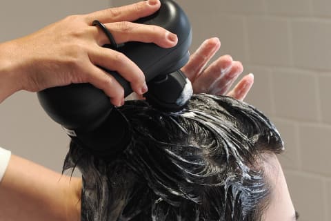 マンダム、男性の硬い頭皮ケアするヘッドスパ家電 EMS刺激 - 家電 Watch