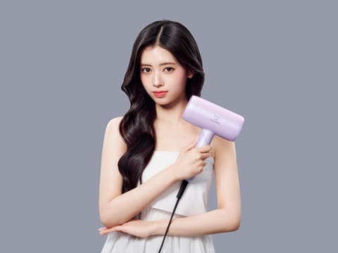 NiziUコラボのドライヤー限定色、サロニアから - 家電 Watch