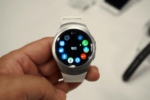 サムスンのスマートウォッチ「Gear S2/S2 classic」国内登場、ドコモと