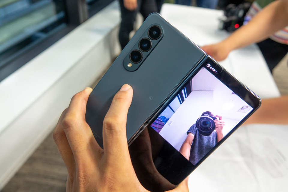 開くと7.6インチの大画面、「Galaxy Z Fold4」は日本で9月29日発売