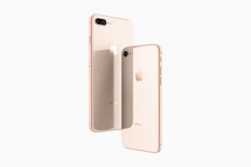 iPhone 8/8 Plus発売】ドコモのセレモニーに綾野剛とブルゾンちえみが
