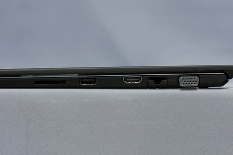 Hothotレビュー】第8世代Core i搭載で“ブラック”にこだわった13.3型