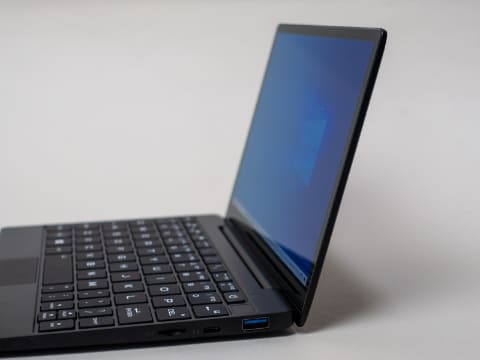 PC短評】16GBメモリが搭載可能な8.9型のUMPC「MAG1」 - PC Watch