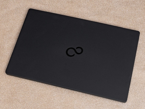 Hothotレビュー】Ryzen搭載で約810gの高性能モバイルノート「富士通