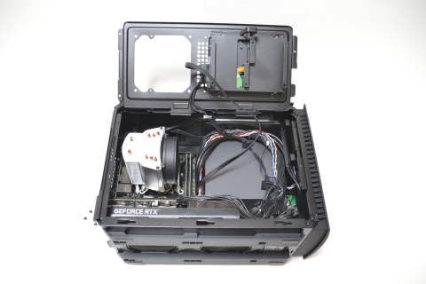 Hothotレビュー】ハンドルが便利! コンパクト&高性能ゲーミングPC「G