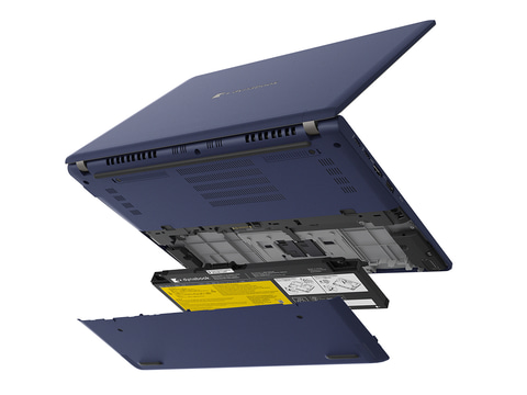 約800gなのにバッテリ着脱式の13.3型モバイルノート「dynabook X83