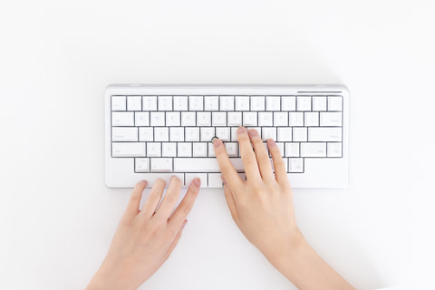 ポッチがついた「HHKB Studio」に純白の“雪”モデル。読みやすいキー