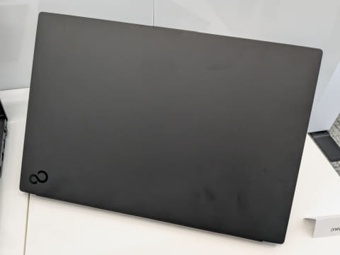 富士通、14型で遂に634gを達成した世界最軽量ノート「FMV Zero」など